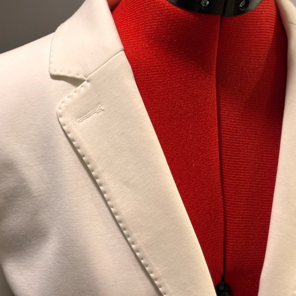 Gorgeous creamy white blazer by Vilagallo size 42 - Picture 3 of 7